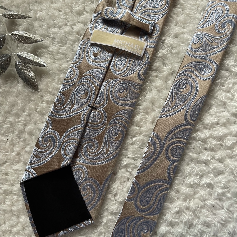 MICHAEL KORS TIE 😊